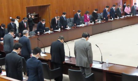 東日本大震災復興特別委員会　開会にあたり黙祷