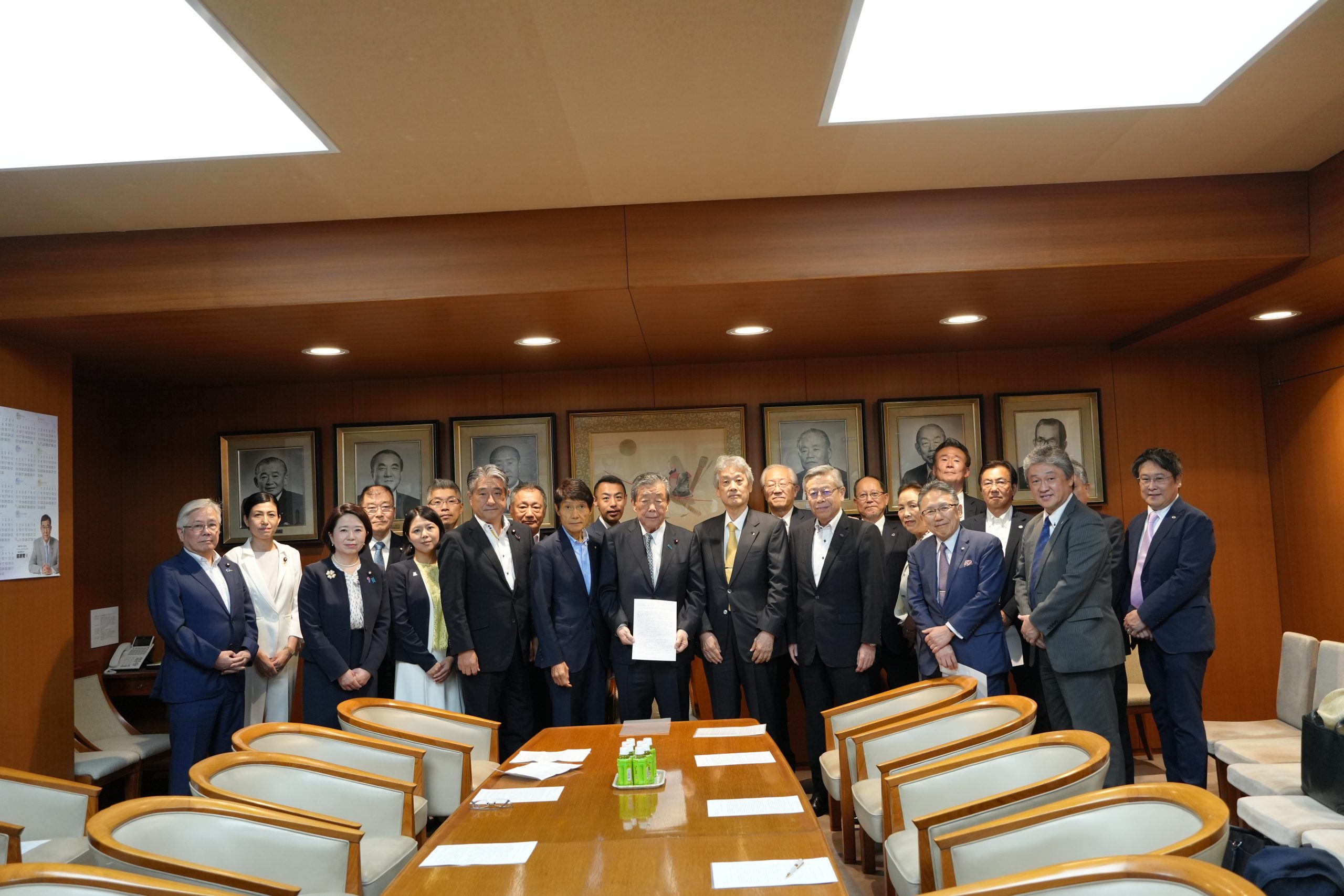 医療・介護・福祉の現場を守る補正予算・本予算編成緊急要望を自民党森山幹事長に提出（カトレア会）
