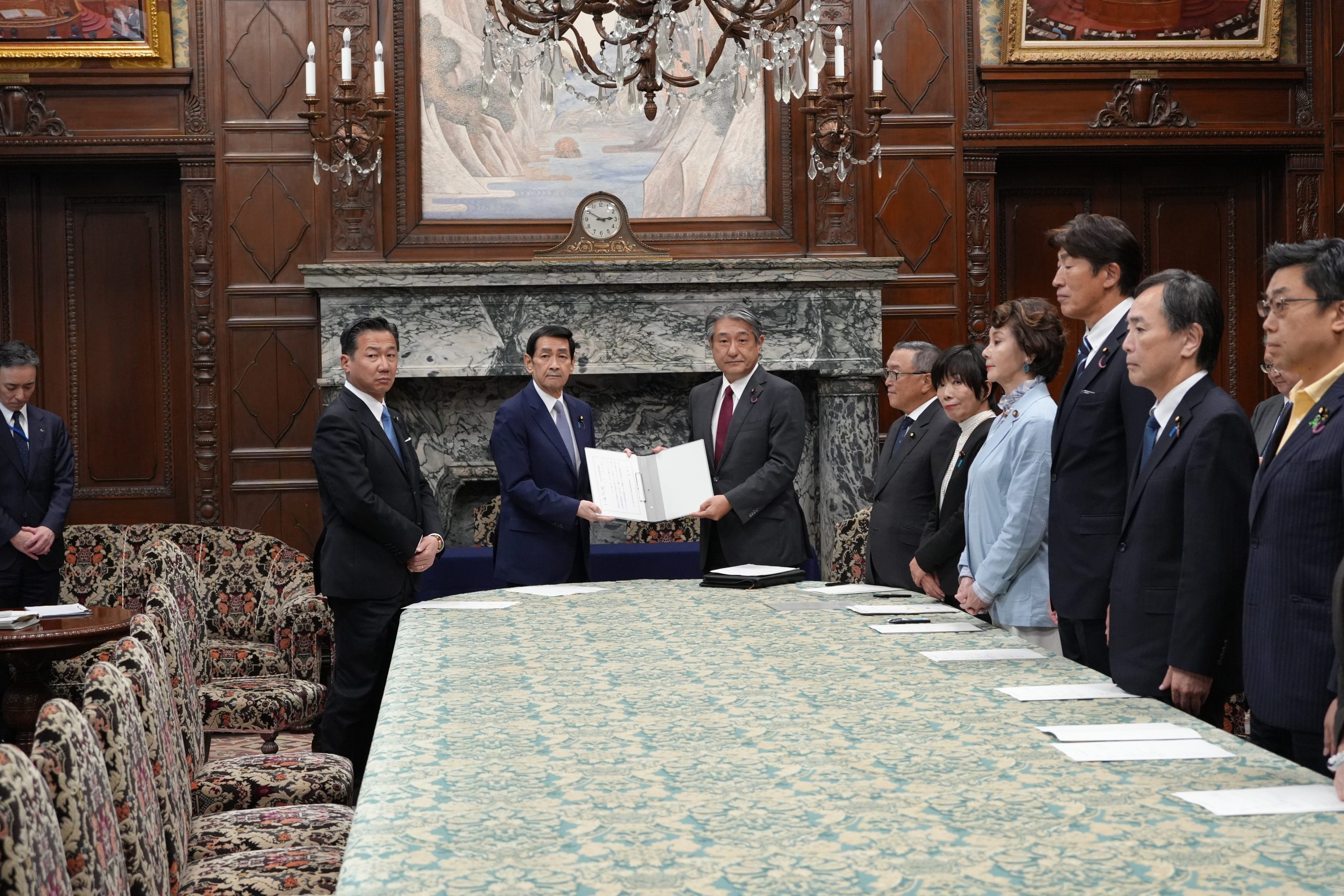 20251021_情報監視委員会・宣誓式