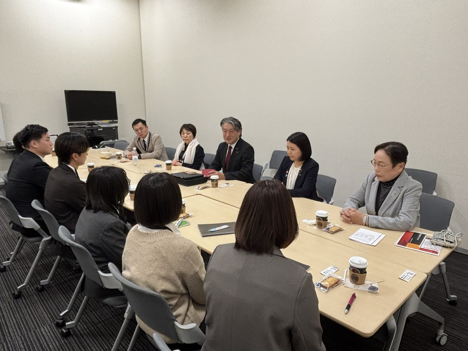 20251113_岡山県看護連盟・国会見学で意見交換